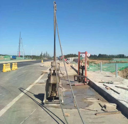东升镇公路高聚物注浆加固